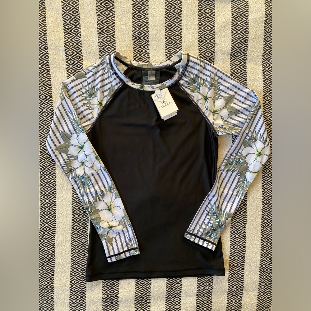 Volcom Long Sleeve UPF 50 Rashguard - small - Picture 3 of 7